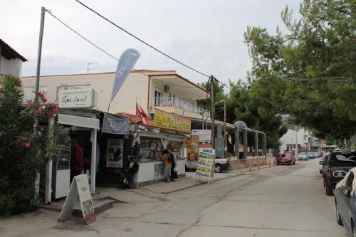 Läden in Toroni