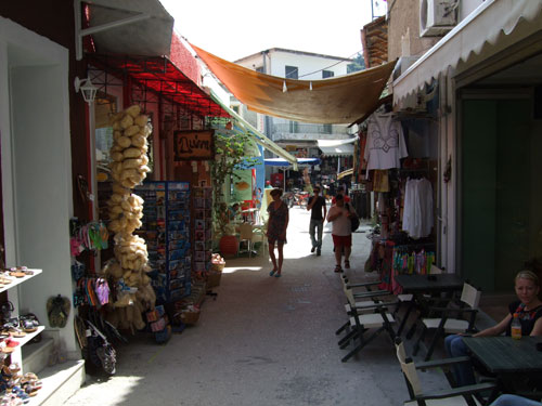 Shoppingmeile zwischen Ortszentrum und Hafen