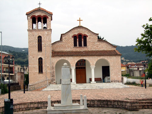 Die zentrale Kirche in Sivota