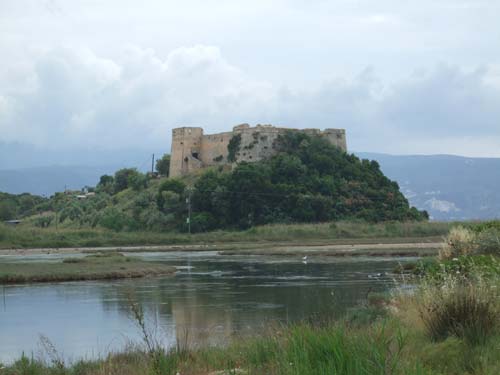 Die Burg vor der Zufahrtsstraße nach Lefkas