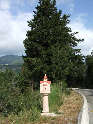 Kleiner Schrein an der Straße nach Poros