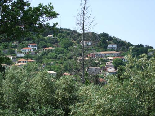 Das Bergdorf Poros im Südosten von Lefkada