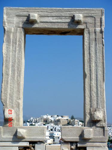 Das Wahrzeichen von Naxos: Portaria des nie vollendeten Apollon-Tempels