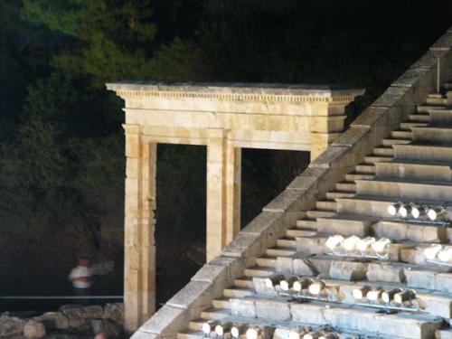 Nachtaufführung (Happy Days) im Theater Epidaurus