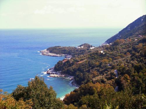 Blick auf Damouchari, aus Agios ioannis kommend.